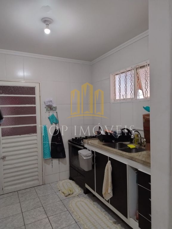 Oportunidade!! Linda Casa de 3 dormitórios, em um charmoso condomínio Próximo aos principais comércios do bairros