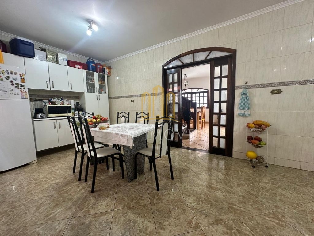 Lindo sobrado no Jd Portugal com 3 dormitórios com suite