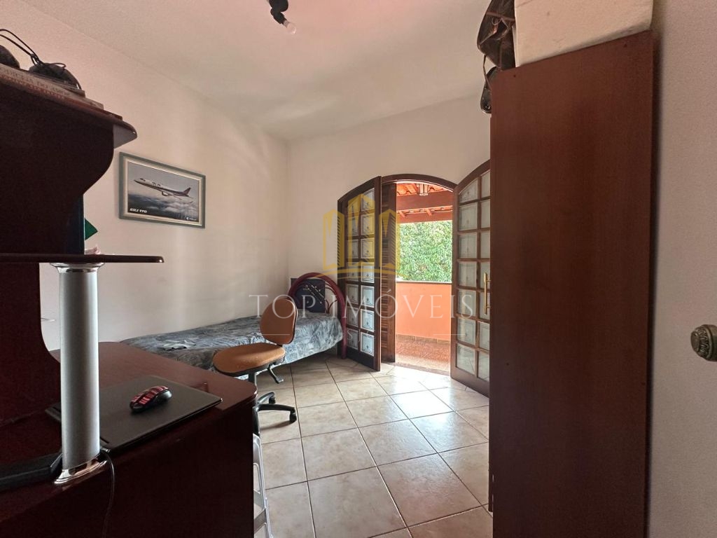 Lindo sobrado no Jd Portugal com 3 dormitórios com suite