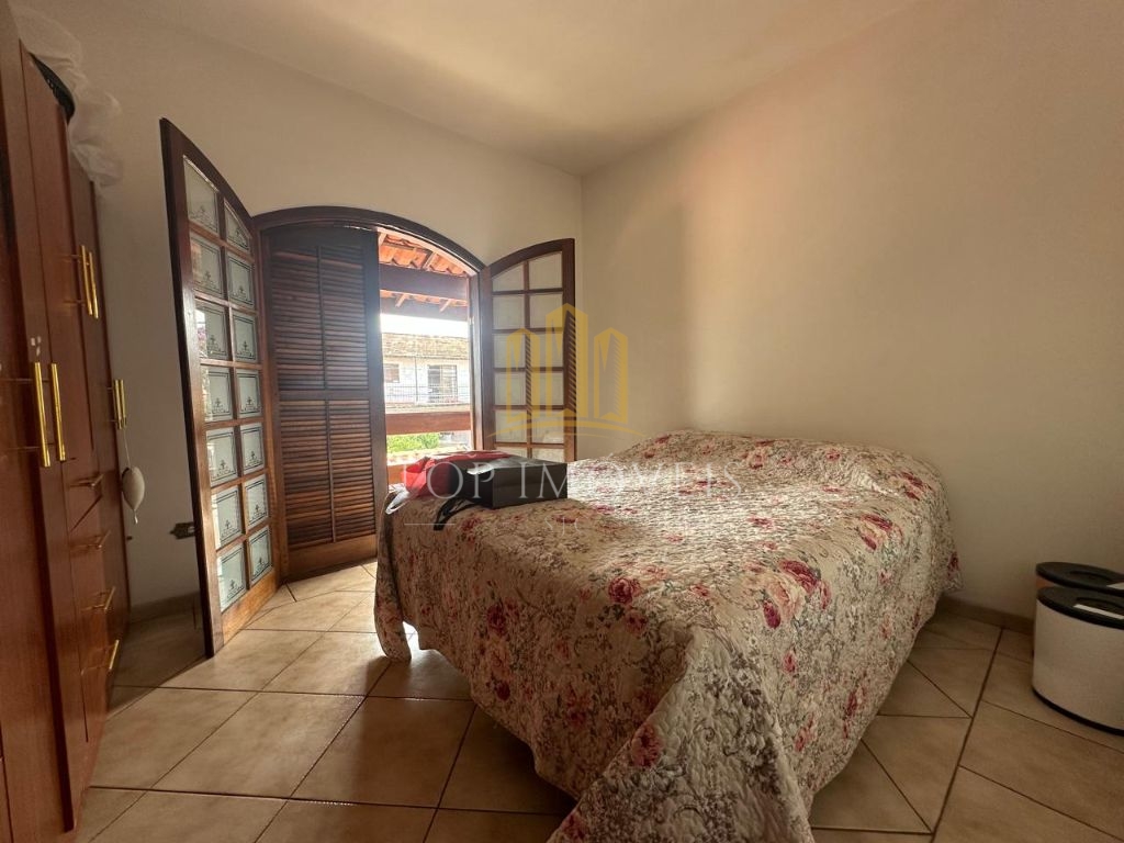 Lindo sobrado no Jd Portugal com 3 dormitórios com suite