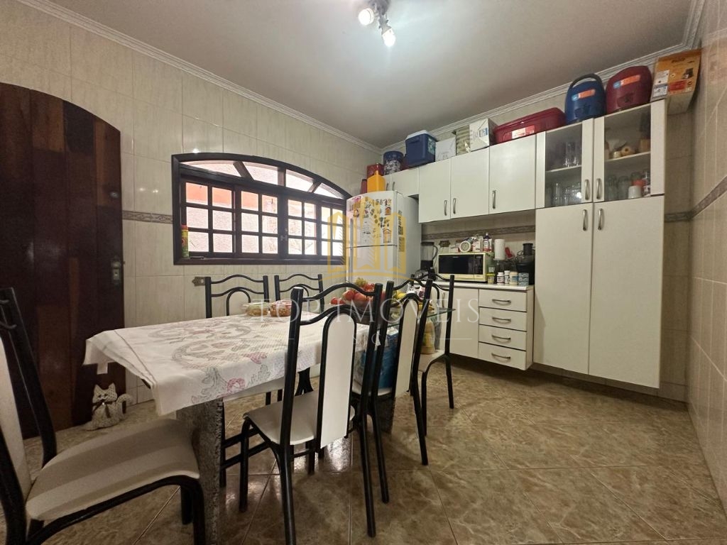 Lindo sobrado no Jd Portugal com 3 dormitórios com suite