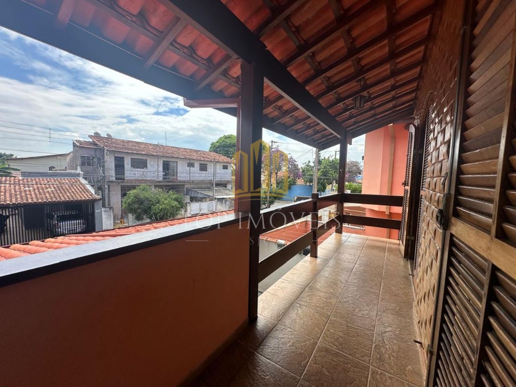 Lindo sobrado no Jd Portugal com 3 dormitórios com suite
