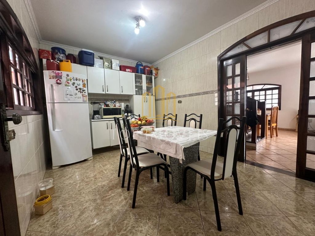 Lindo sobrado no Jd Portugal com 3 dormitórios com suite