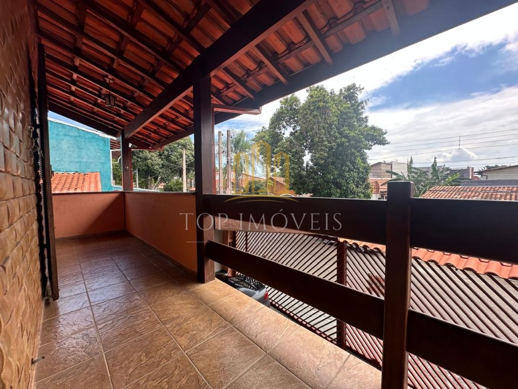 Lindo sobrado no Jd Portugal com 3 dormitórios com suite