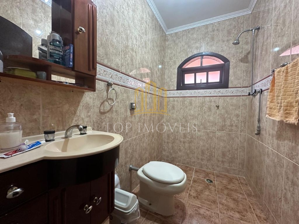 Lindo sobrado no Jd Portugal com 3 dormitórios com suite