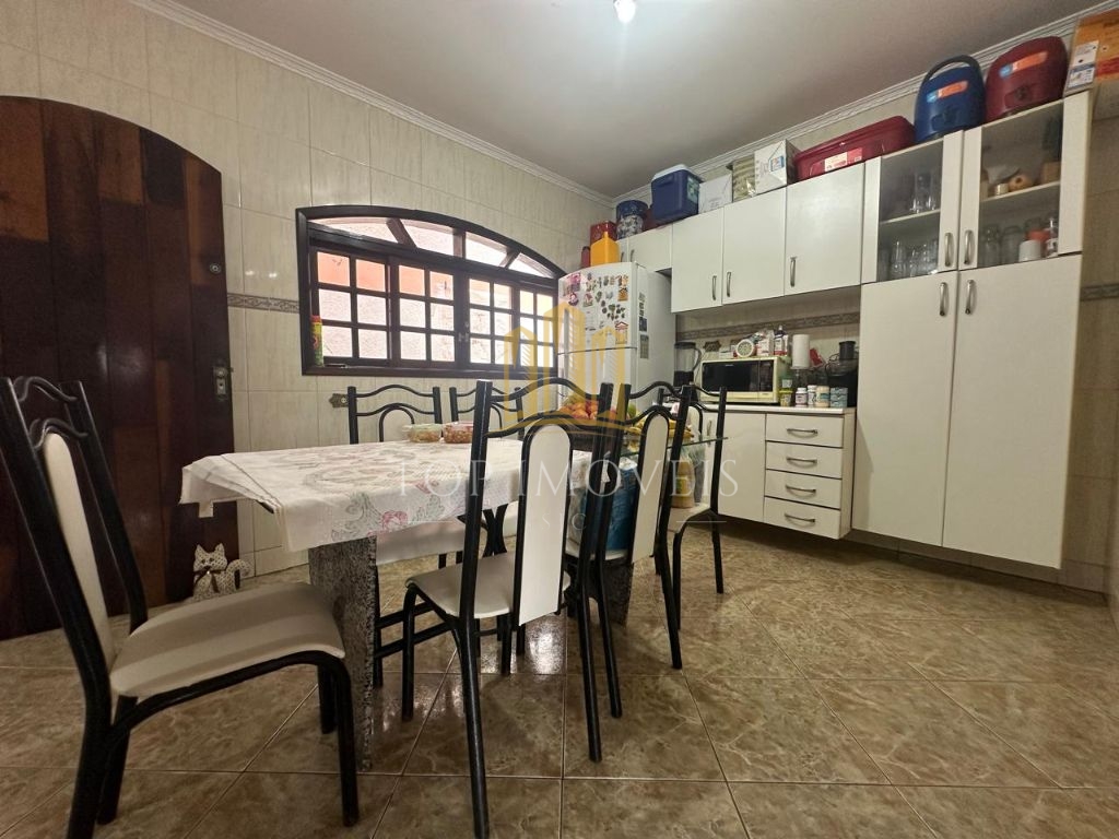 Lindo sobrado no Jd Portugal com 3 dormitórios com suite