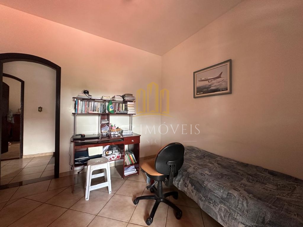 Lindo sobrado no Jd Portugal com 3 dormitórios com suite