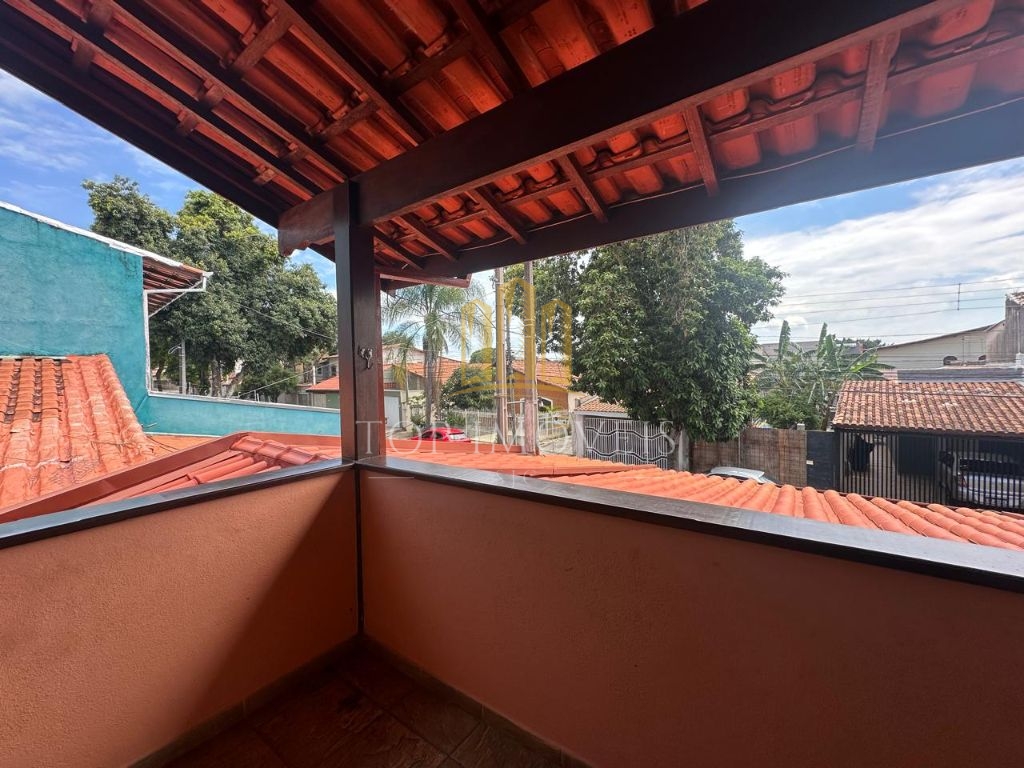 Lindo sobrado no Jd Portugal com 3 dormitórios com suite