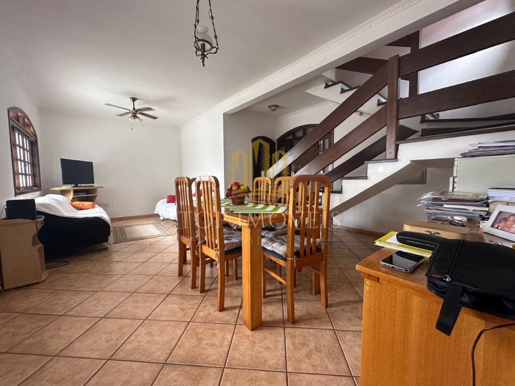 Lindo sobrado no Jd Portugal com 3 dormitórios com suite