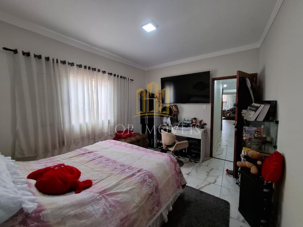 Casa Sobrado à Venda - Quartos, Suíte com closet, Excelente Localização na Zona Sul de São José dos Campos