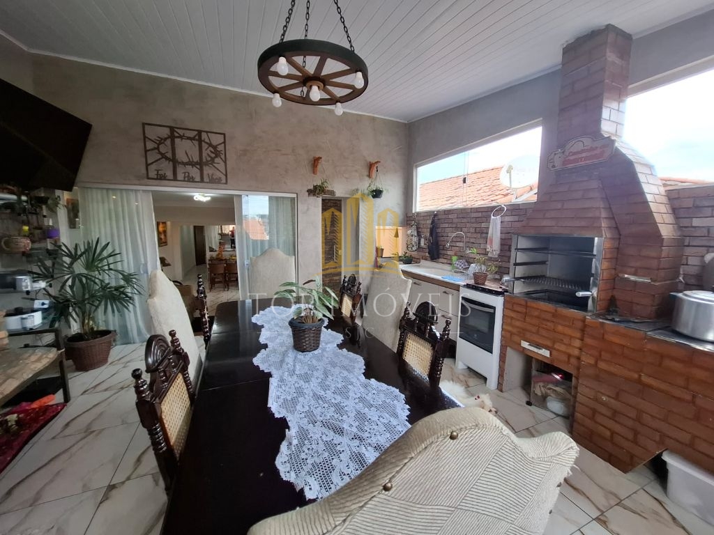 Casa Sobrado à Venda - Quartos, Suíte com closet, Excelente Localização na Zona Sul de São José dos Campos