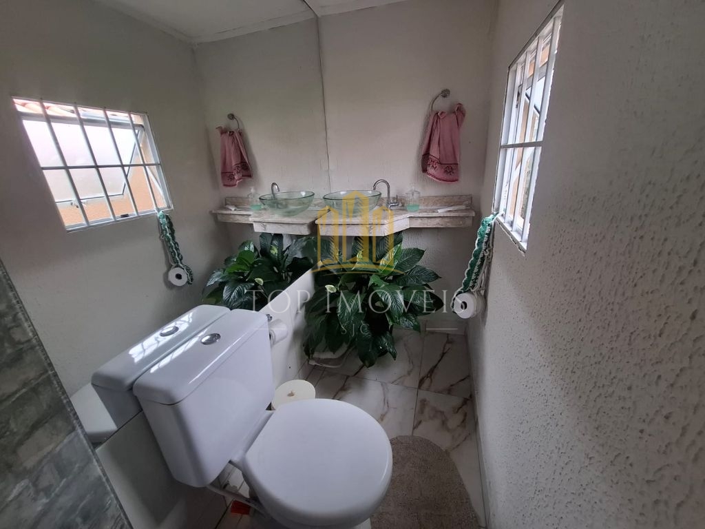 Casa Sobrado à Venda - Quartos, Suíte com closet, Excelente Localização na Zona Sul de São José dos Campos
