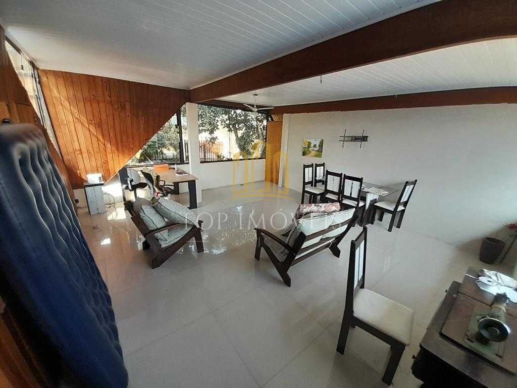 Maravilhosa casa tres dormitorios em condominio fechado na zona leste