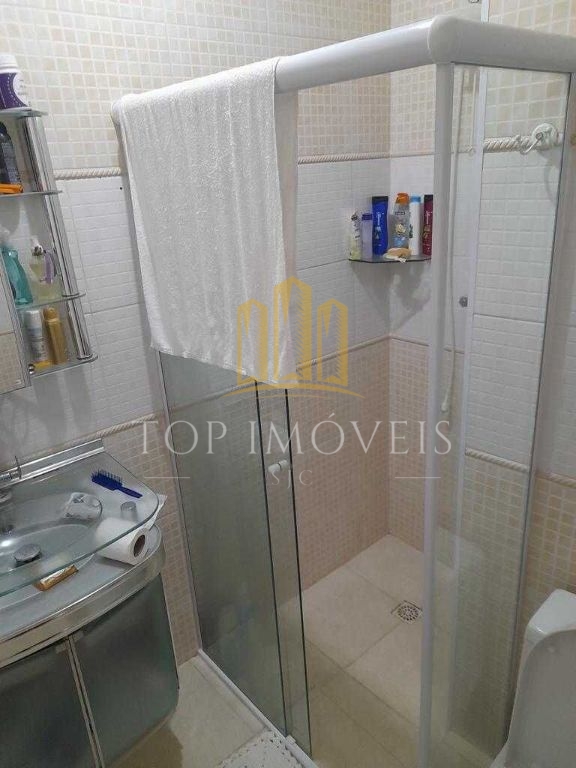 Maravilhosa casa tres dormitorios em condominio fechado na zona leste