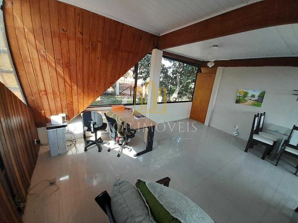 Maravilhosa casa tres dormitorios em condominio fechado na zona leste