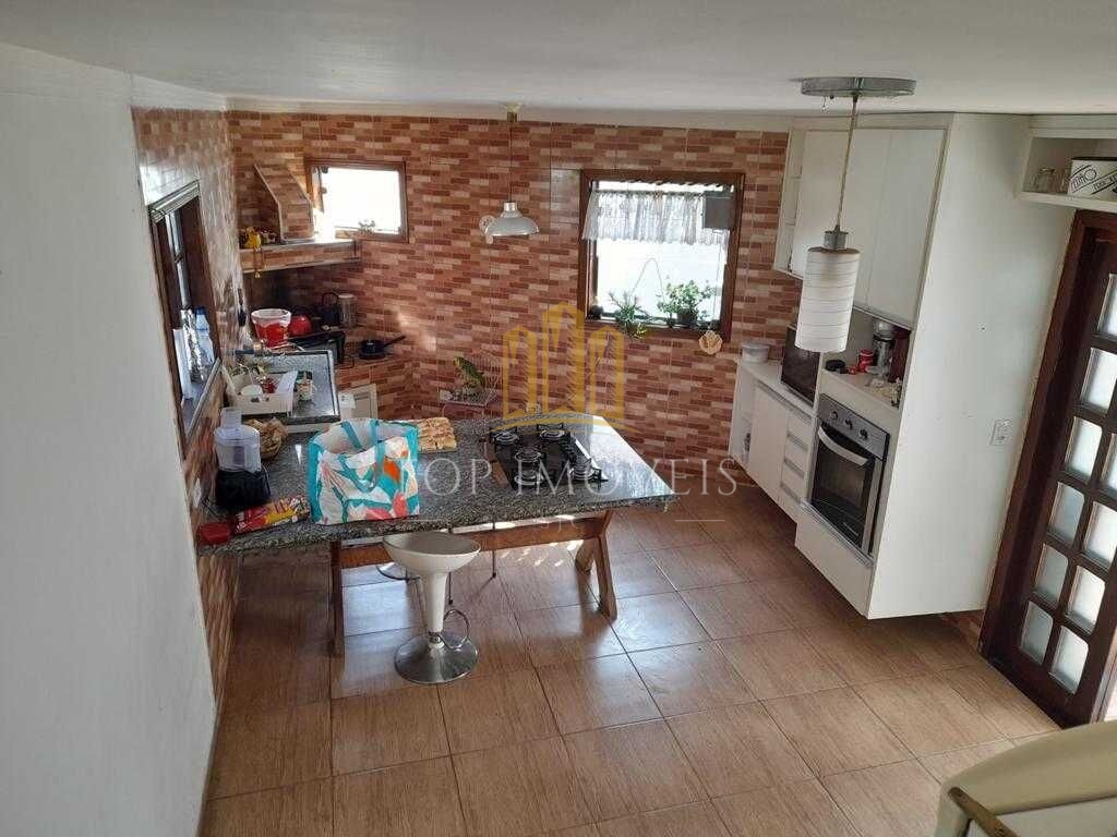 Maravilhosa casa tres dormitorios em condominio fechado na zona leste