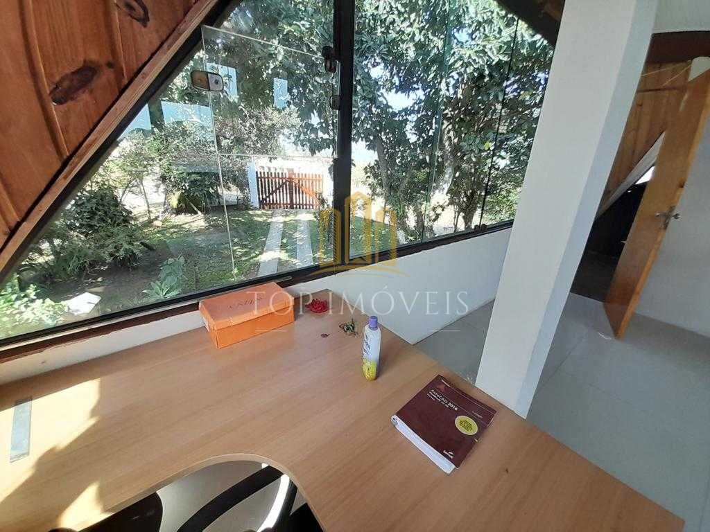 Maravilhosa casa tres dormitorios em condominio fechado na zona leste