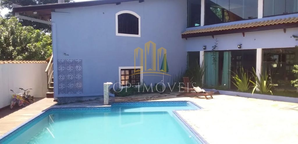 Maravilhosa casa tres dormitorios em condominio fechado na zona leste