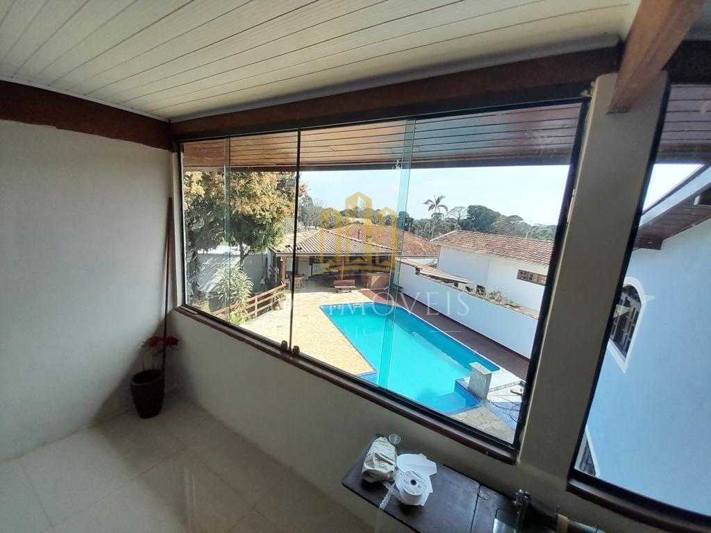 Maravilhosa casa tres dormitorios em condominio fechado na zona leste