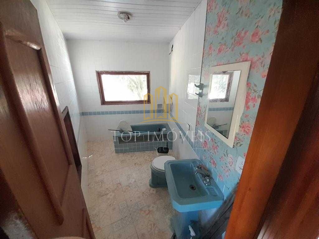 Maravilhosa casa tres dormitorios em condominio fechado na zona leste