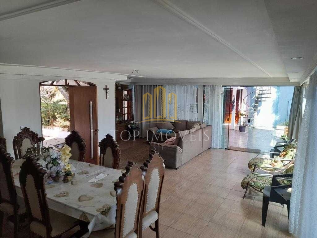 Maravilhosa casa tres dormitorios em condominio fechado na zona leste