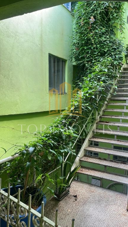 Aluguel de Apartamento simples e organizado em prédio de habitação compartilhada