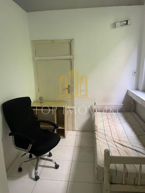 Aluguel de Apartamento simples e organizado em prédio de habitação compartilhada