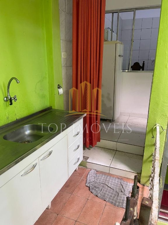 Aluguel de Apartamento simples e organizado em prédio de habitação compartilhada