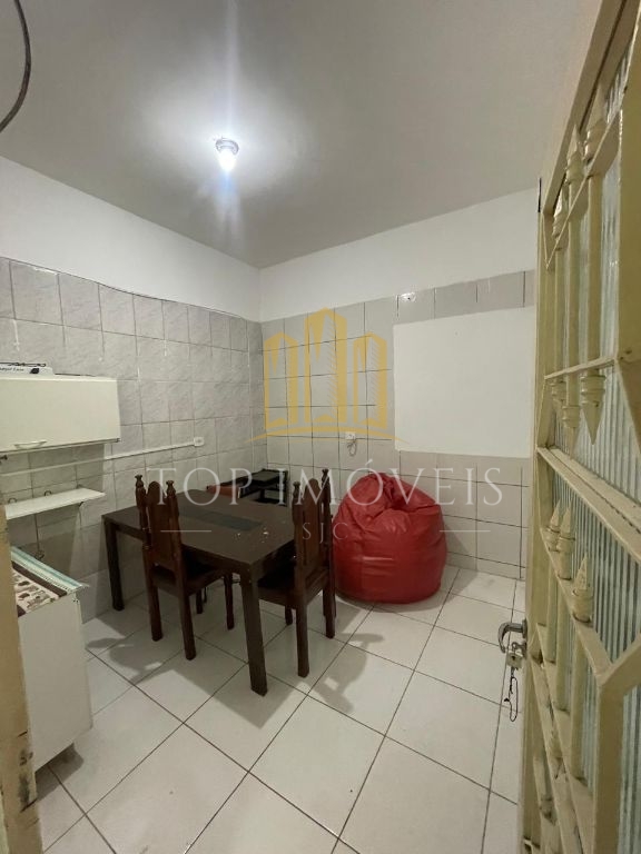 Aluguel de Apartamento simples e organizado em prédio de habitação compartilhada