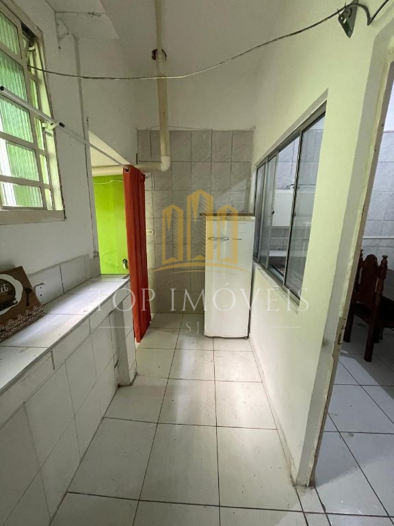 Aluguel de Apartamento simples e organizado em prédio de habitação compartilhada
