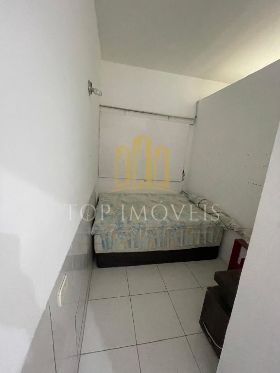 Aluguel de Apartamento simples e organizado em prédio de habitação compartilhada