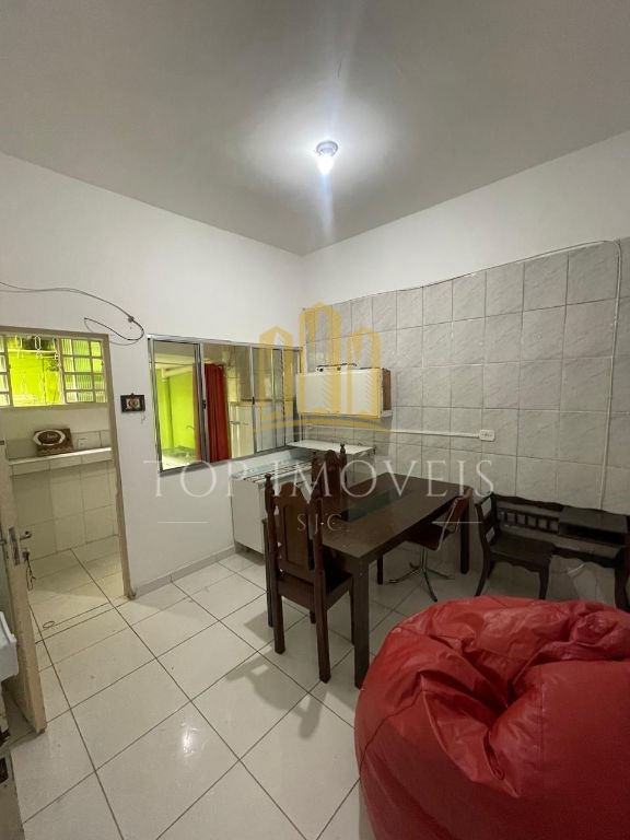 Aluguel de Apartamento simples e organizado em prédio de habitação compartilhada