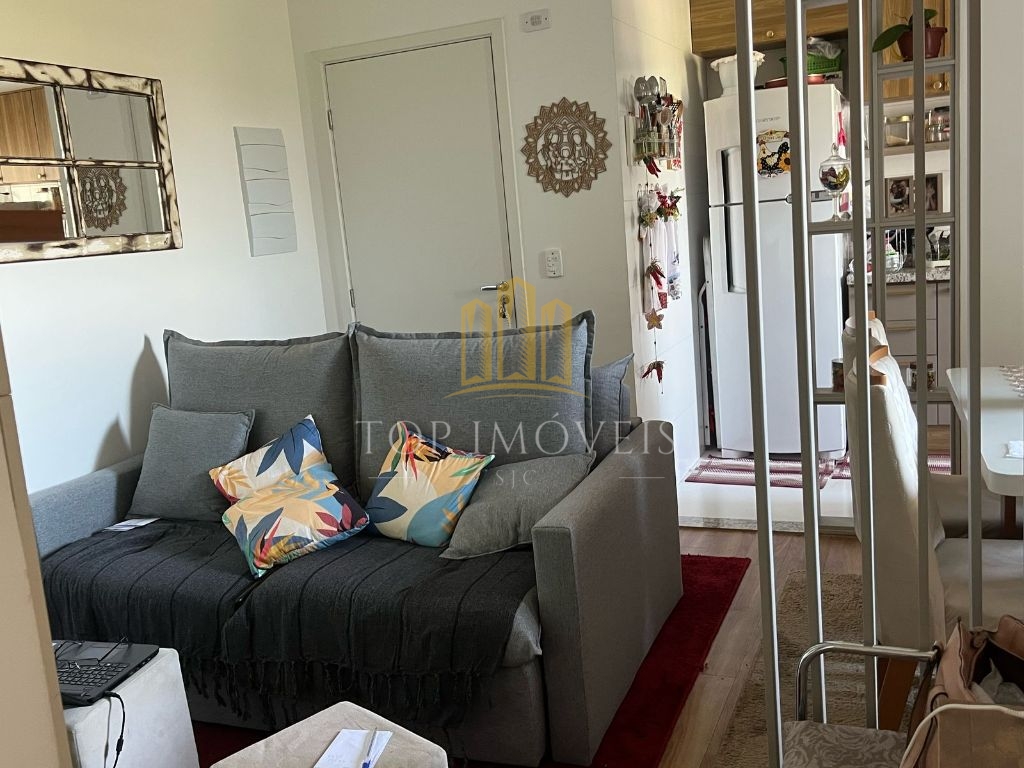 Ótimo apartamento no Flamboyant com 2 dormitórios e suíte