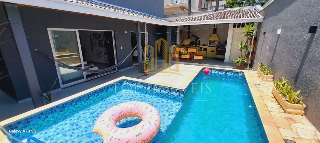 Casa de alto padrão em condomínio fechado em Caçapava Terras do Vale