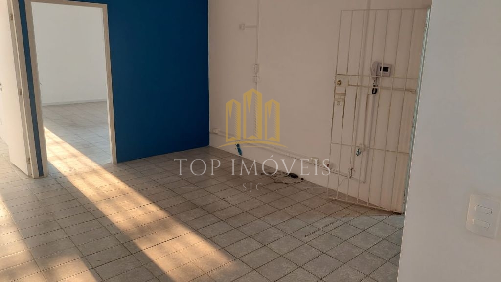 Espaçosa sala comercial no coração da vila adyana oportunidade