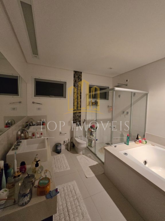 Onde o Sofisticado Encontra o Extraordinário! Mansão Exclusiva à Venda no Jardim do Golfe Apresentamos uma residência singular, projetada para quem valoriza o luxo, a inovação e o bem-estar em cada…