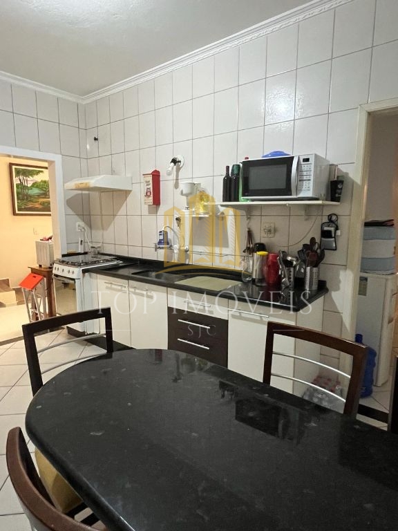 Linda Casa Assobradada no Bosque dos Eucaliptos Conforto e Praticidade em Excelente Localização!