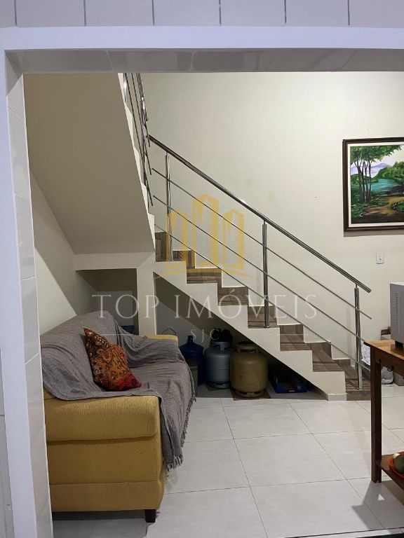 Linda Casa Assobradada no Bosque dos Eucaliptos Conforto e Praticidade em Excelente Localização!
