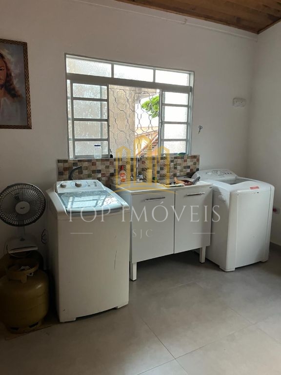 Linda Casa Assobradada no Bosque dos Eucaliptos Conforto e Praticidade em Excelente Localização!