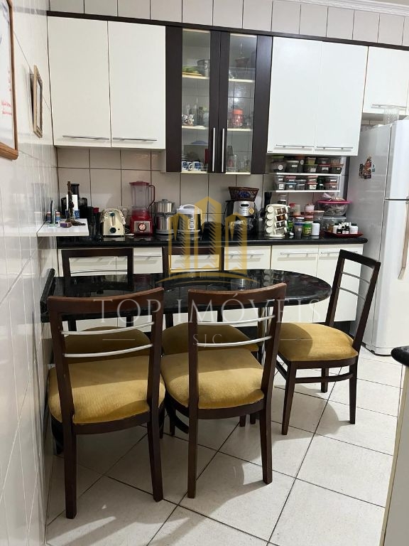 Linda Casa Assobradada no Bosque dos Eucaliptos Conforto e Praticidade em Excelente Localização!