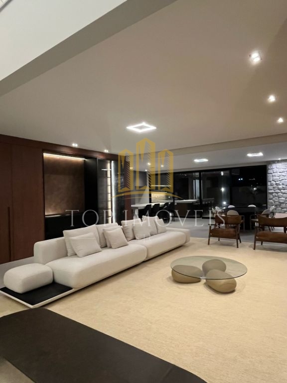 Mansão impecável no Jardins das Nações - Urbanova