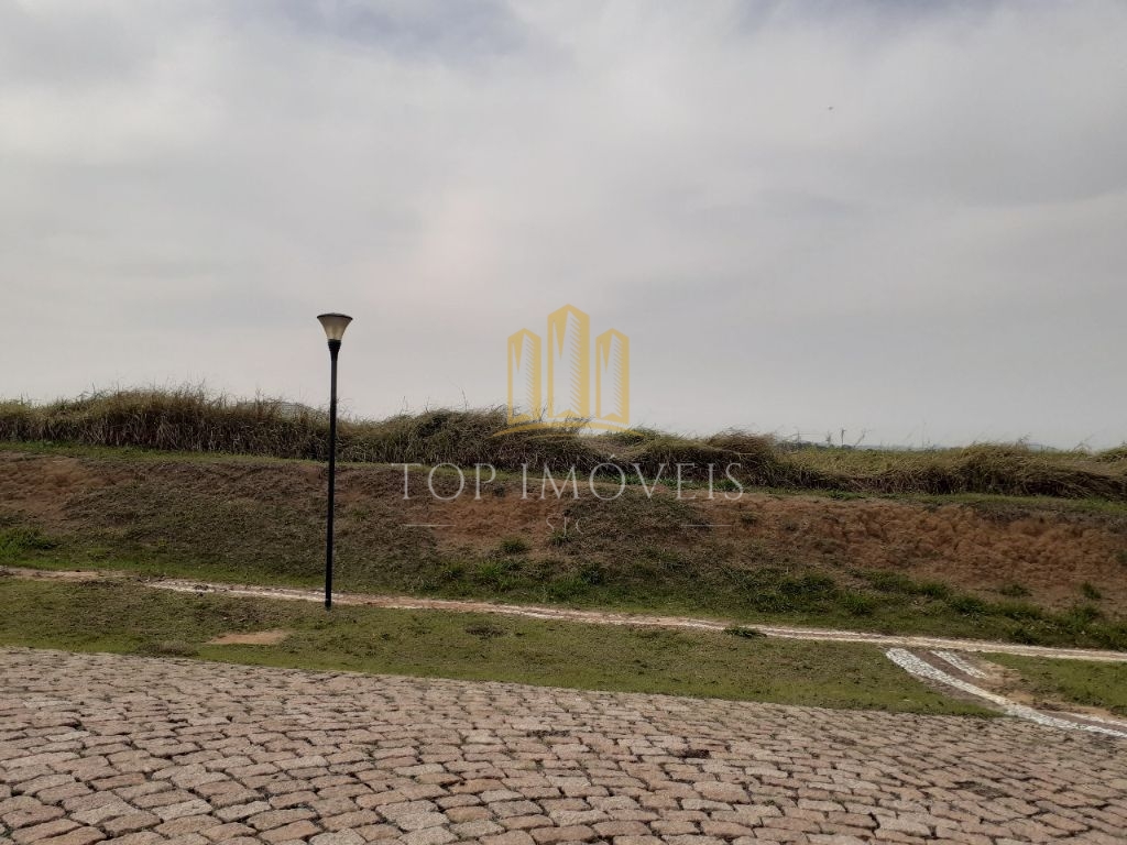 Ótimo terreno no Condomínio Espelho DÁgua na quadra Quadra I, com 1.318,77 m2 (35,06 x 37,62), em localização privilegiada em uma das partes mais altas do condomínio!