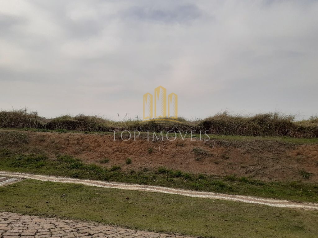 Ótimo terreno no Condomínio Espelho DÁgua na quadra Quadra I, com 1.318,77 m2 (35,06 x 37,62), em localização privilegiada em uma das partes mais altas do condomínio!