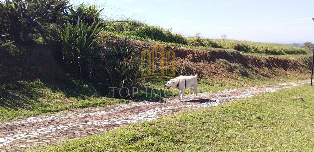 Ótimo terreno no Condomínio Espelho DÁgua na quadra Quadra I, com 1.318,77 m2 (35,06 x 37,62), em localização privilegiada em uma das partes mais altas do condomínio!