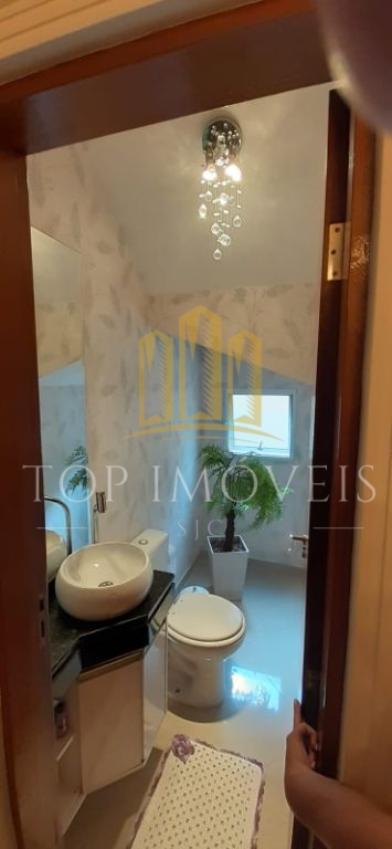 Maravilhoso sobrado triplex com 4 dormitórios no condominio Vistta