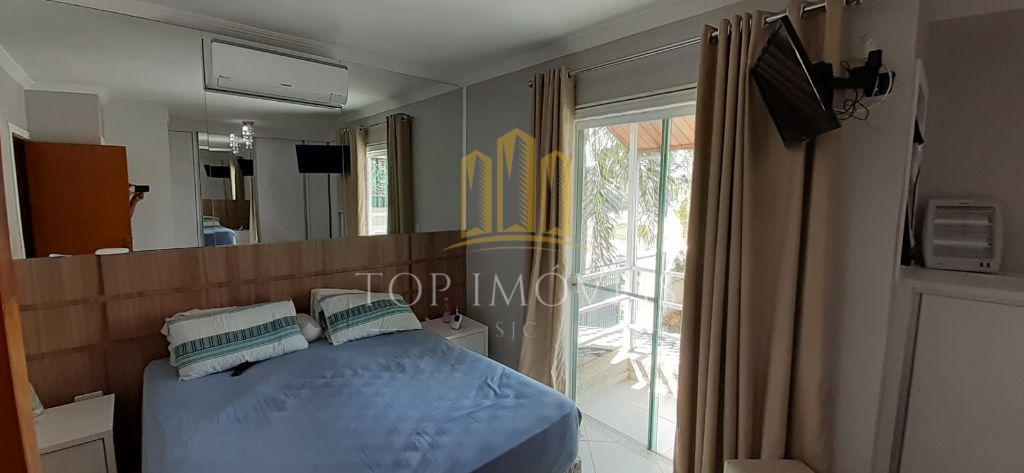 Maravilhoso sobrado triplex com 4 dormitórios no condominio Vistta