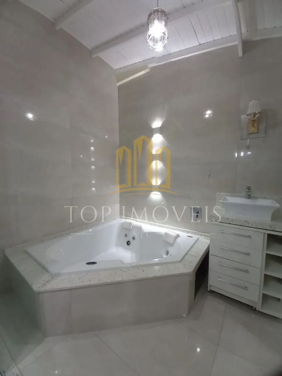 Linda Cobertura Localizada no Satelite Closet Hidromassagem 2 garagens cobertas Lazer Completo