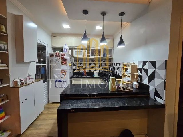 Casa em condomínio fechado, 2 dormitorios, com piscina aquecida, area gourmet Repleto de Planejados