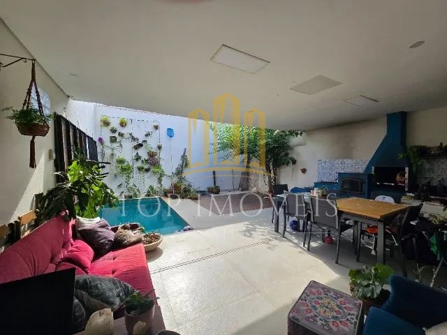Casa em condomínio fechado, 2 dormitorios, com piscina aquecida, area gourmet Repleto de Planejados