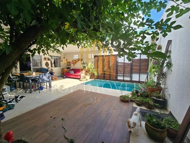 Casa em condomínio fechado, 2 dormitorios, com piscina aquecida, area gourmet Repleto de Planejados